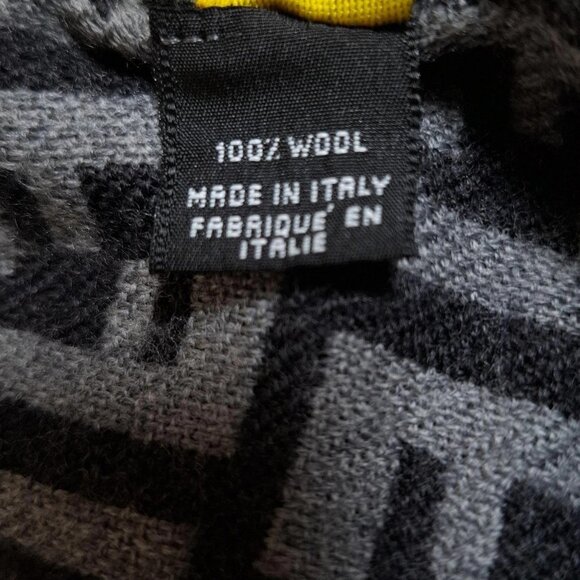 Auth FENDI - Gray Black Wool Scarf - Picture 4 of 5